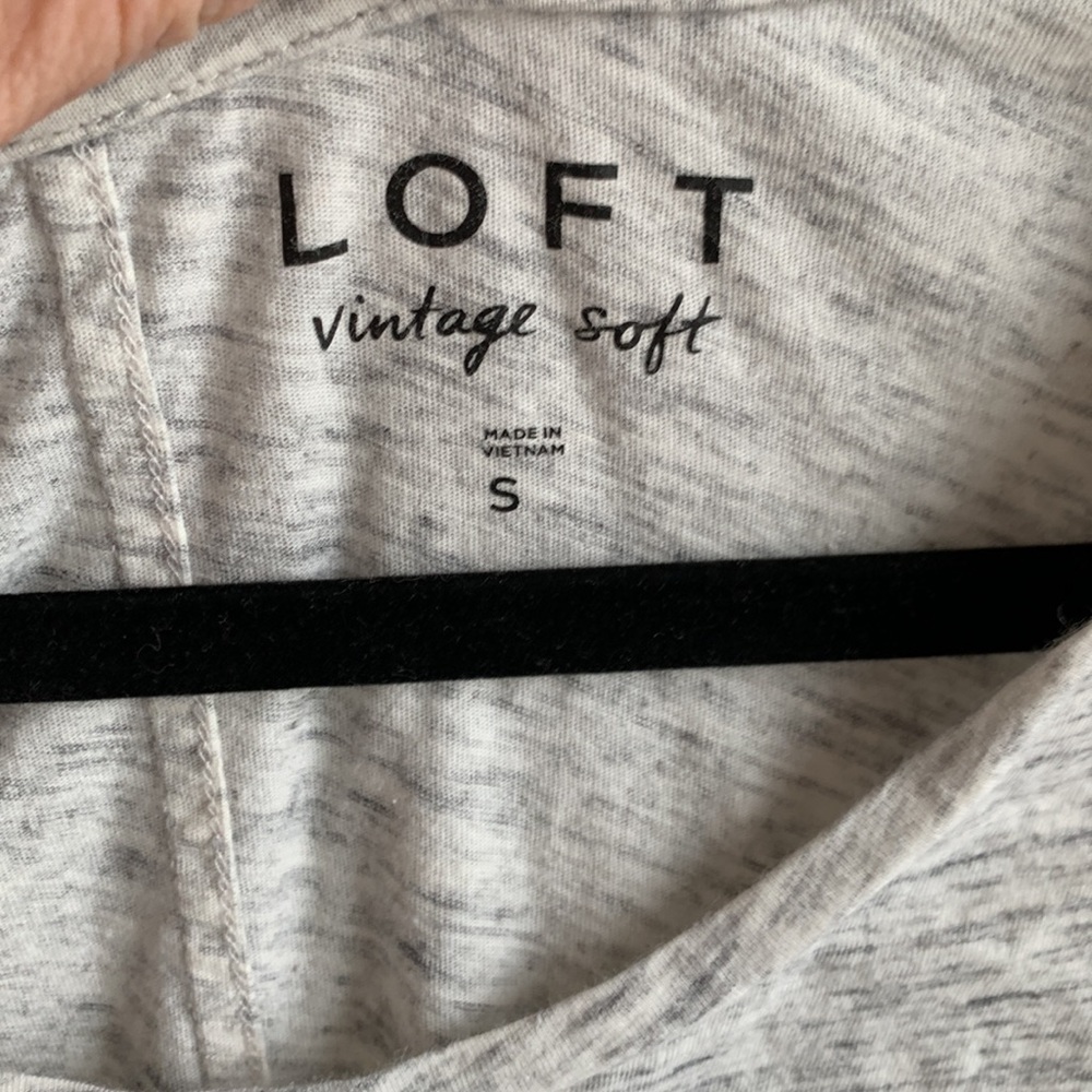 Loft • tshirt - Picture 2 of 4